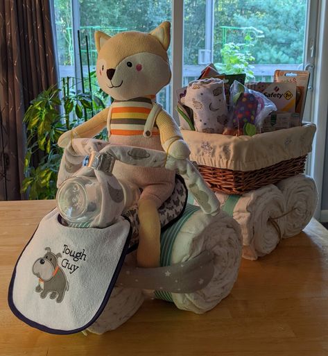 Baby Nappy Cakes, Diaper Bouquet, Baby Decorations, New Mom Gift Basket, Diaper Gifts, Baby Shower Baskets, Baby Gift Hampers, Baby Shower Diaper Cake, Baby Diaper Cake