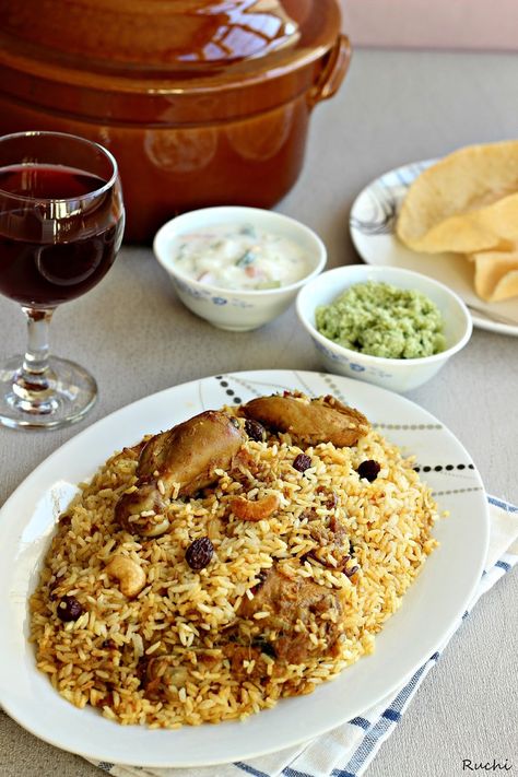 RUCHI: Malabar Chicken Biriyani Malabar Biriyani, Veg Biryani, Kerala Food, Biryani Recipe, Middle Eastern Recipes, Indian Cooking, Simple Recipe, Biryani, Online Food