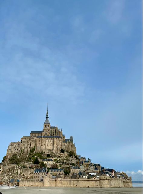 Le Mont-Saint-Michel, France ~ tangled castle ~ rapunzel castle real life ~ european castle ~ castle background ~ castle lockscreen Tangled Castle, European Mount Ideas, Rapunzel Castle, Beach Castle, European Castle, Real Life Rapunzel, European Mount, Vacation 2024, Castle Background