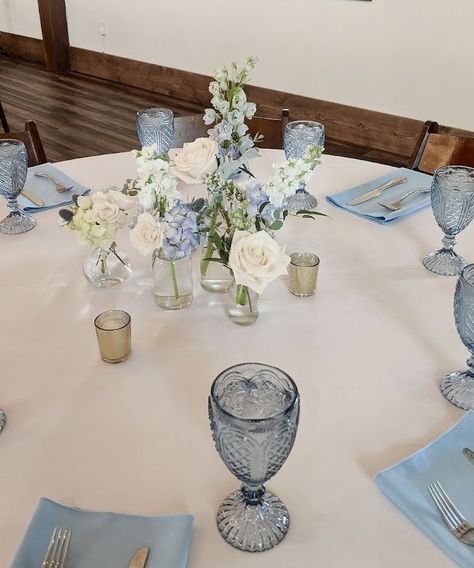 Diy Dusty Blue Centerpieces, Dusty Blue Simple Centerpieces, Simple Bud Vase Centerpiece Flower Arrangements, Simple Blue Centerpiece Wedding, Blue White Table Centerpieces, Dusty Blue Wedding Centerpieces Simple, Blue Simple Centerpieces, White And Light Blue Table Setting, Dusty Blue Bud Vases