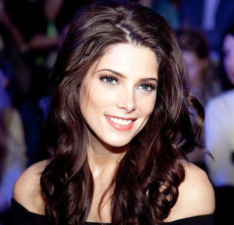 Ashley Greene Ashley Green, Alice Cullen, Ashley Greene, The Twilight Saga, Girl Crushes, Famous Faces, Great Hair, Dark Hair, Pretty Face