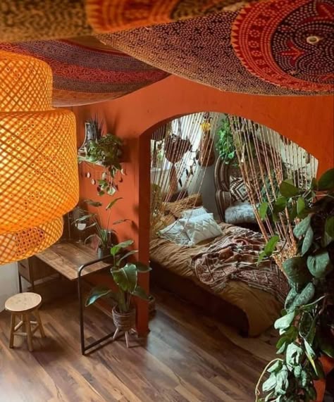 Hippie House, Lots Of Plants, Hippy Room, Pretty Room, Aesthetic Rooms, Dreamy Room, Dream Room Inspiration, Room Makeover Inspiration, Room Inspiration Bedroom