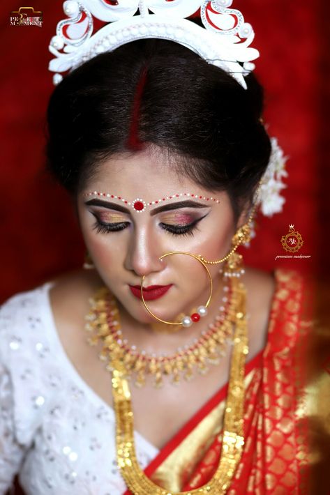 Bengali Bridal Makeup look done by MR premium makeover Bengali Dance, Bengali Look, Simple Bridal Makeup, Golden Eye Makeup, Bengali Bridal Makeup, Dance Makeup, Bengali Bride, Bridal Makeup Natural, Quick Makeup