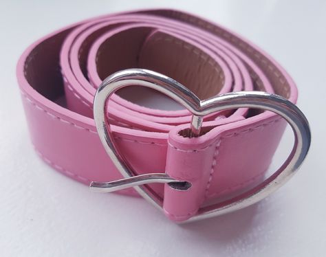 A more raspberry pink belt with a pretty silver heart buckle! Pink And Black Accessories, Homestuck Outfits, Discord Kitten, Old Tumblr, Master Manifestor, Scene Princess, Retro Gadgets, Heart Accessories, Pink Belt