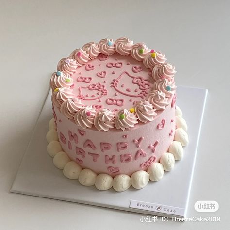 Hello Kitty Torte, Hello Kitty Cake Design, Hello Kitty Birthday Decorations, Tort Hello Kitty, Bolo Da Hello Kitty, Hello Kitty Birthday Theme, Kitty Birthday Cake, Hello Kitty Birthday Cake, Artist Cake