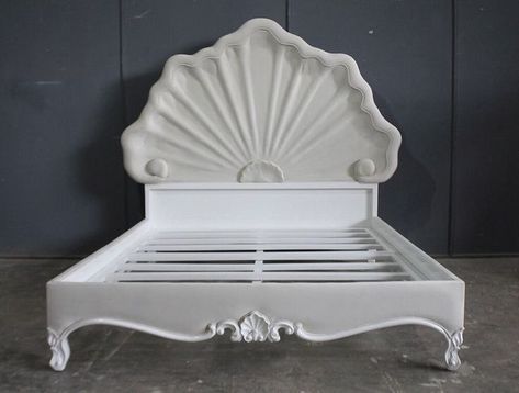 Pearl Room Aesthetic, Seashell Headboard, Mermaid Bedroom Aesthetic, Shell Bed, Sea Core, Mermaid House, Underwater Bedroom, Mermaid Room Decor, Camp Decor