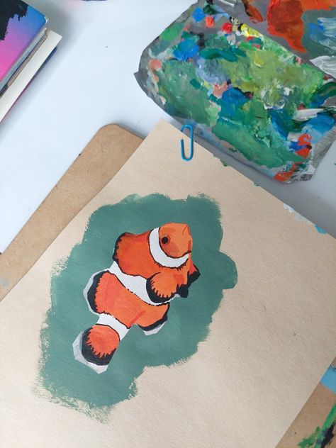 Aesthetic fish acrylic drawing on light brown paper Clown Fish Illustration, Clown Fish Painting, Clown Fish Drawing, Clownfish Drawing, Sea Stories, Fish Drawing, Painting Stuff, Montessori Learning, Clownfish