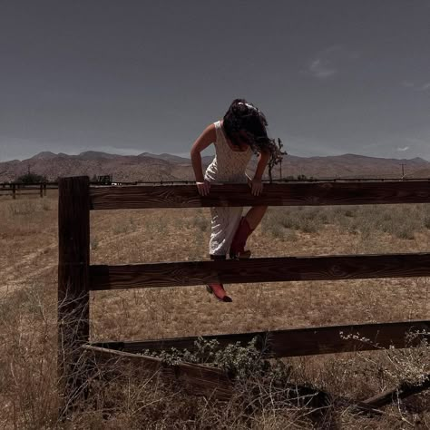 Western, retro bachelorette in Joshua Tree, California Joshua Tree Aesthetic, Hen Weekend, Salton Sea, Cowgirl Aesthetic, Baby Cowboy, Aesthetic Themes, Joshua Tree, Wild West, Girls Trip