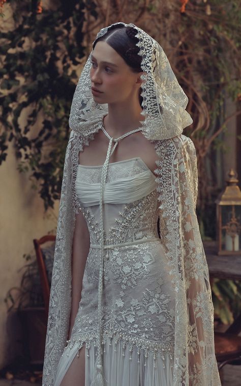 Rennaisance Wedding Gown, Medieval Inspired Wedding Dress, Tiana's Outfits, Nordic Wedding Dress, Alternative Bride Dress, Medieval Bride, Russian Wedding Dress, Unique Veils, Celestial Wedding Theme