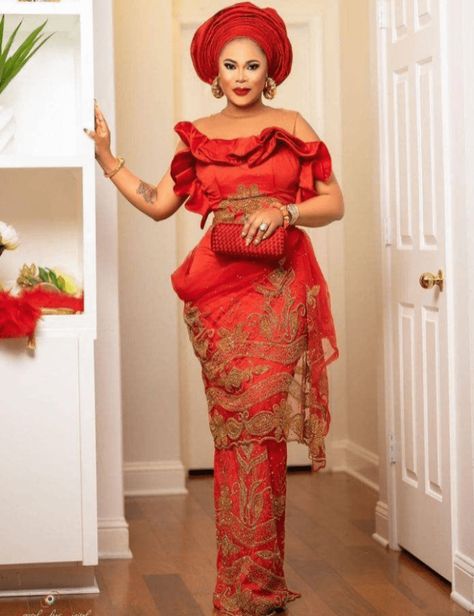 Fabulous Styles For Fashionable Party Guests. - Stylish Naija Brides Attire, Nigerian Traditional Dresses, Edo Brides, Bride Maids, Outfit Traditional, African Party Dresses, Nigerian Bride, Bride Attire, African Lace Styles