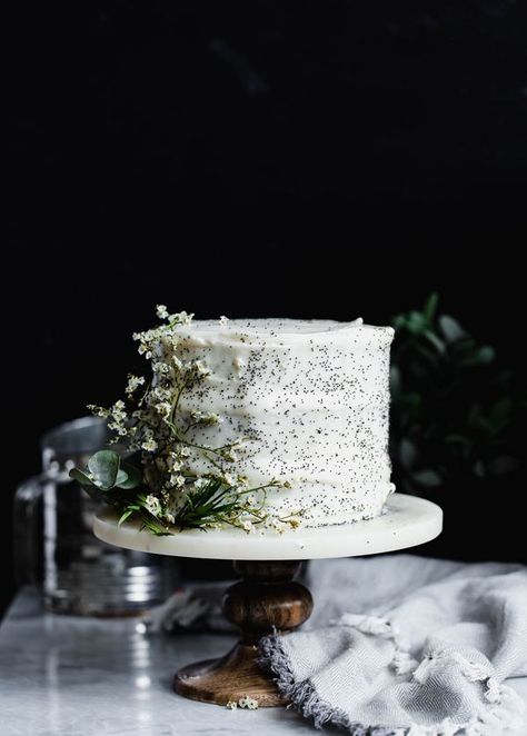 A luxurious Lemon Po Lemon Poppyseed Cake Recipe, Poppy Seed Cake Recipe, Poppyseed Cake, Broma Bakery, Lemon Poppyseed Cake, Lemon Cream Cheese Frosting, Potluck Desserts, Seed Cake, Poppy Seed Cake