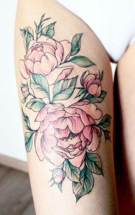 Cute Watercolor Pink Peony Thigh Tattoo Ideas for Women - Traditional Vintage Floral Flower Hip Tattoos - ideas lindas del tatuaje del muslo de la peonía de la acuarela para las mujeres - www.MyBodiArt.com Flower Hip Tattoos, Shape Tattoo, Muster Tattoos, Flower Tattoo Sleeve, Peonies Tattoo, 1 Tattoo, Hip Tattoo, Pattern Tattoo, Trendy Tattoos