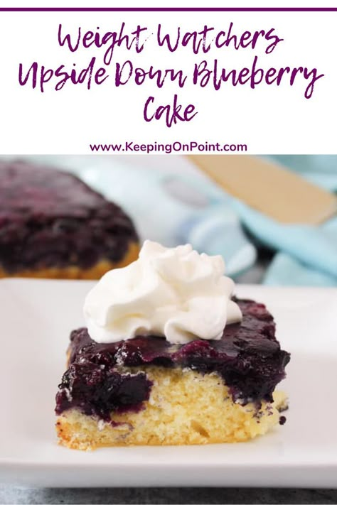 Weight Watchers Upside Down Blueberry Cake - only 3 points per serving! Blueberry Upside Down Cake, Weight Watchers Cake, Keeping On Point, Weight Watchers Dessert, Weight Watcher Desserts, Recipe Salmon, Weight Watchers Recipes Desserts, Blueberry Desserts, Ww Desserts