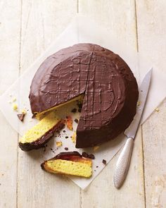 Teatime will be great with our giant Jaffa cake recipe. With a soft sponge base, zingy orange jelly and generous layer of chocolate – it's bigger, and of course better, than the original. Giant Jaffa Cake, Jaffa Cake Recipe, Orange Jelly, Kek Lapis, Jaffa Cake, Chocolate Topping, Jambalaya, Food Cakes, Cake Recipe