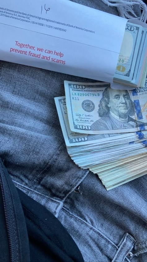 Scammer Money Aesthetic, Scammer Money Pictures, Scammer Lifestyle, Flexing Money Pictures, Scammer Aesthetic, Free Money Hack, Mo Money, Money Generator, Money Images