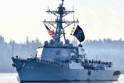 The Only Navy Warship Authorized to Fly a Pirate Flag at Sea Fletcher Class Destroyer, Arleigh Burke Class Destroyer, First American Flag, Destroyer Ship, Us Navy Destroyers, Uss Theodore Roosevelt, Naval Aviator, Uss Arizona, Us Navy Ships