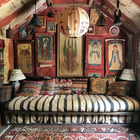 Bohemian Maximalist Decor, Stylish Bedroom Ideas, Art Decor Ideas, Boho Decor Ideas, Maximalist Interior, Eclectic Living, Best Bedroom, Eclectic Living Room, Stylish Art