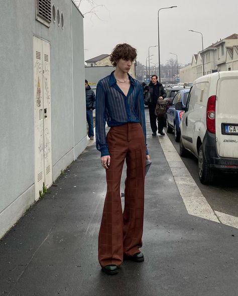 Aesthetic Male Formal Outfits, Retro Formal Outfit Men, Blue Flare Pants Outfit, Brown Flare Pants Outfit, Flared Pants Men, Mens 70s Outfits, Laufey Outfits, 70s Male Fashion, Retro Outfits Men