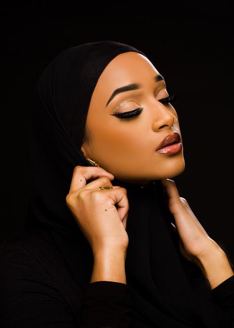 #makeup #makeupideas #photoshoot #muslim #muslimahfashion #makeuptutorial #makeupideas #aesthetic #modeling Photoshoot With Hijab, Muslim Photoshoot, Hijab Shoot, Muslim Makeup, Black Outfit Hijab, Aesthetic Modeling, Hijab Photoshoot, Islamic Modest Fashion, Muslim Photos