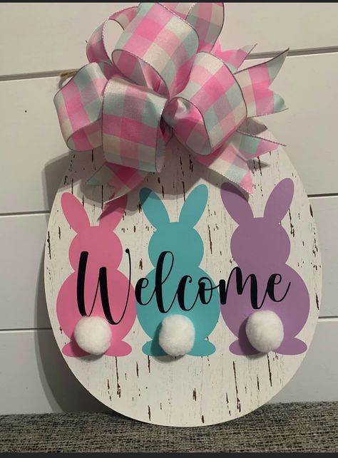 Easter Egg Wood Crafts, Easter Round Wood Signs, Easter Wooden Door Hangers, Easter Crafts Adults, Easter Door Hanger Wooden, Wooden Easter Wreath, Spring Cricut Projects, Easter Dollar Tree Diy, Easter Egg Door Hanger