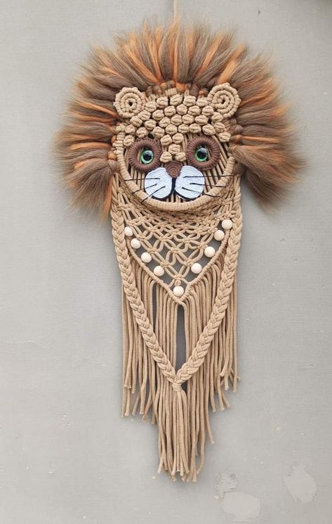 Dog Macrame Wall Hanging, Owl Macrame Pattern Free, Macrame Animals Tutorials, Macrame Owl Pattern, Macrame Owl Tutorial, Macrame Animals, Atrapasueños Diy, Pola Macrame, Crochet Wall Hanging