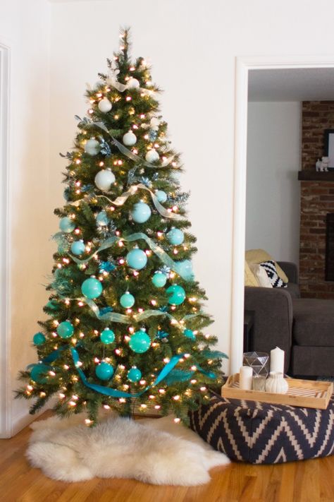 DIY Ombre Christmas Tree » Lovely Indeed Goth Xmas, Ombre Christmas Tree, Christmas Lounge, Elegant Christmas Tree Decorations, Pb Teen, Diy Ombre, Elegant Christmas Trees, Unique Christmas Trees, Cool Christmas Trees