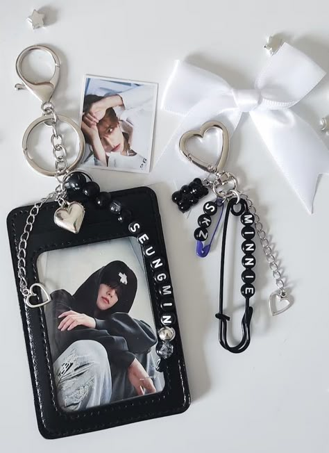 Yizhan Aesthetic, Photocard Holder Keychain, Kpop Freebies, Craft Holder, Chihiro Y Haku, Aesthetic Objects, Decorated Bags, Kpop Diy, Desk Makeover