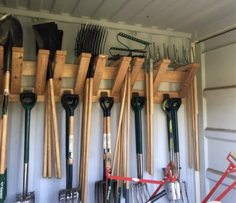 Large Shed Organization, Shovel Storage Ideas, Garden Tool Pallet Storage, Large Tool Storage, Hang Yard Tools In Garage, Garage Organization Garden Tools, Organize Yard Tools In Garage, Uard Tool Storage, Lawn Equipment Storage