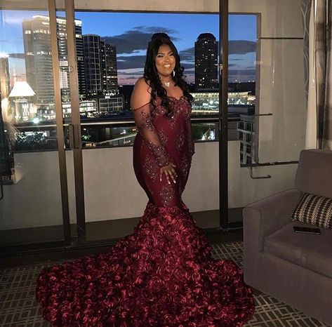 Dark Red Prom Dress Black Women, Baddie Prom Dresses Velvet, Prom 2022 Black Couples, Gold Prom Dresses Black Women With Date, Prom 2k22 Black Couple, Prom Dresses Black Girls Slay, Plus Prom Dresses, Trumpet Prom Dress, Gorgeous Prom Dresses