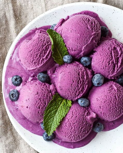 Simple Roasted Blueberry Ice Cream | Buttermilk By Sam Diy Eliquid Recipes, Blueberry Ice Cream Recipe, Eliquid Recipe, Blueberry Ice Cream, Blueberry Season, Blueberry Desserts, Ice Cream Ingredients, Diy Ice Cream, Flavor Ice