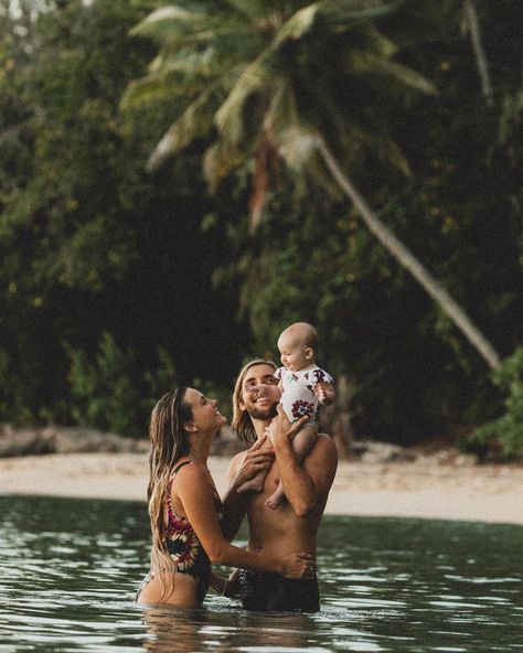 Surfer Kids, Feeling Deeply, Surfer Baby, Couples Beach Photography, Living In Hawaii, Beach Mom, Mom Dad Baby, Instagram Fitness, Fitness Instagram