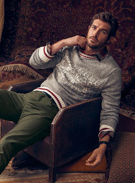 Jacquard-accent wool sock sweater | Simons A winter essential with a heartwarming look. #simons #simonsexclusive #knitwear #le31 #sweater #mensfashion #menswear Sweaters Outfits Men, Man In Sweater, Christmas Sweater Photoshoot, Worship Team Outfits, Christmas Outfit Aesthetic, Justice Joslin, Mens Winter Sweaters, Christmas Outfit Men, Christmas Sweater Outfits