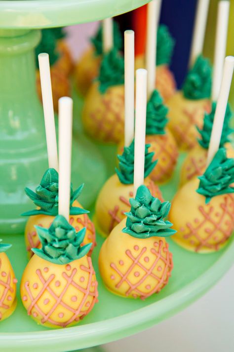 pineapple-cake-pops Pineapple Cakepops, Pins Colada, Pineapple Cake Pops, Luau Food, Summer Themes, Luau Decorations, Pop Cake, Spongebob Birthday Party, Delish Desserts