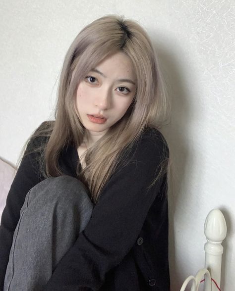 Korean Blonde Hair, Korean Hairstyle Short Hair, Medium Hair Korean, Korean Hairstyle Medium, Hairstyle Ideas Korean, Long Hair Korean, Hairstyle Medium Hair, Korean Hairstyle Long, Korean Wavy Hair