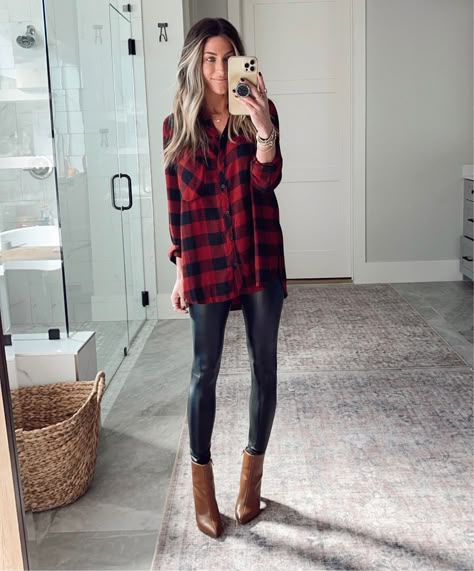 Buffalo Plaid Outfit Women, Buffalo Plaid Shirt Outfit, Flannel Outfit Women, Plaid Top Outfit, Plaid Flannel Outfit, Red Shirt Outfits, Buffalo Plaid Outfit, Flannel Shirt Outfit, Europe Trips