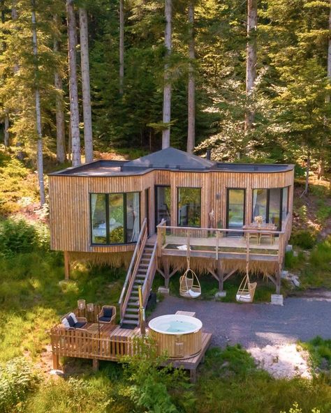 Eco Lodge Design, Wooden Lodges, Lodge Ideas, Lodge Design, Adams Homes, Eco Lodges, Small Cottage Homes, Tiny House Community, Eco Lodge