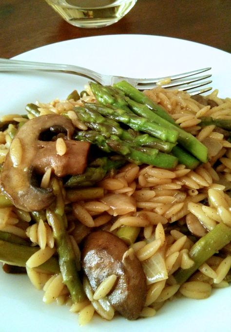 One of the first recipes from Vegetarian Times that I ever fell in love with. Enjoy the magic of orzo…a humble, but delicious little pasta that looks like rice. The ingredient list is somewha… Asparagus Orzo, Mushroom Asparagus, Orzo Dishes, Like Rice, Asparagus And Mushrooms, Orzo Recipes, Big Appetite, Chicken Asparagus, Veggie Side Dishes