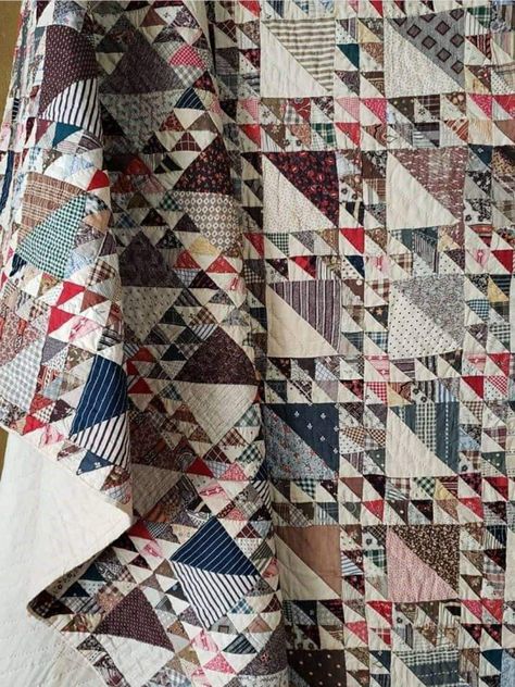 Lady Of The Lake Quilt, Amische Quilts, Scrappy Quilting, Quilting Scraps, Lake Quilt, Sewing Blankets, Plaid Quilts, Quilt Decor, Amish Quilt