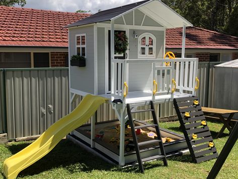 Painted Cubby House, Boys Cubby House, Cubby House Ideas, Playhouse Kids, Diy Kids Playground, Kids Cubby Houses, Kids Cubbies, Garden Playhouse, Kids Backyard Playground