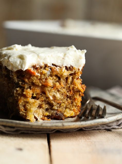 Perfect Carrot Cake! This one is so easy, made in a 9x13 pan, loaded with extras and topped with creamy frosting! Box Carrot Cake Recipe, Perfect Carrot Cake, Carrot Cake Recipe Easy, Homemade Carrot Cake, Easy Carrot Cake, Carrot Cake Cheesecake, Carrot Cake Cookies, Cake Mini, Best Carrot Cake