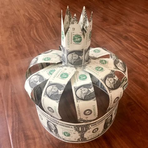 Crown Money, Money Crown, Creative Graduation Gifts, Money Lei Diy, Birthday Money Gifts, Money Creation, Graduation Money Gifts, Custom Money, Diy Graduation Gifts