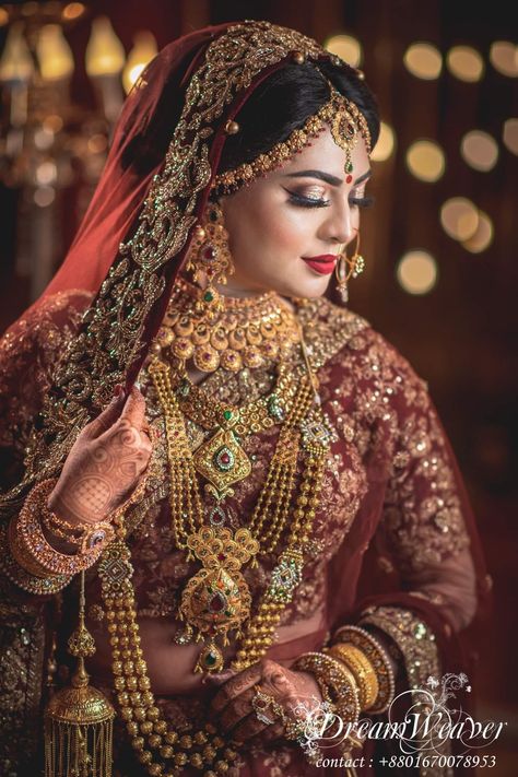 Brides Poses, Indian Bride Poses, Bengali Saree, Indian Bride Photography Poses, Muslim Bridal, Indian Wedding Poses, Bride Photos Poses, Indian Wedding Bride, Indian Bridal Photos