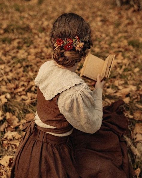 Elisabeth Core Aesthetic, Victorian Child Aesthetic, Anne With An E Outfits Inspiration, 1900s Fashion Woman, Cottagecore Writing, Pioneer Aesthetic, Old Fashion Aesthetic, Anne Of Green Gables Aesthetic, Cottagecore Fall Aesthetic