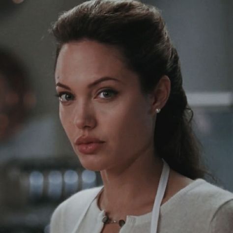 mr. & mrs. smith • angelina jolie Mrs Smith Angelina Jolie, Angelina Jolie Photoshoot, Angelina Jolie Makeup, Selena Gomez Makeup, Mr Mrs Smith, Mr And Mrs Smith, Mr & Mrs Smith, Angelina Jolie Photos, Castle Tv Shows