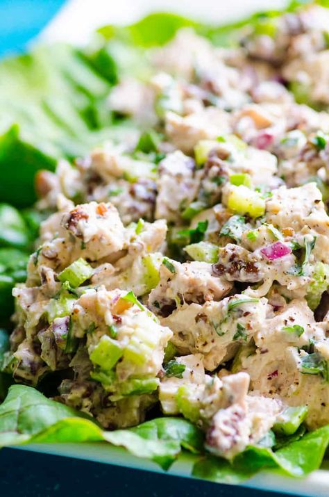 Easy and low fat Healthy Chicken Salad that is a must for easy lunches and quick dinners. It’s also low in calories and sodium, but big on flavor. Low Calorie Chicken Salad, Healthy Breakfast Bowl, Healthy Chicken Salad Recipe, Low Calorie Chicken, Chicken Honey, Vegan Steak, Salad With Chicken, Pastas Recipes, Breakfast Low Carb