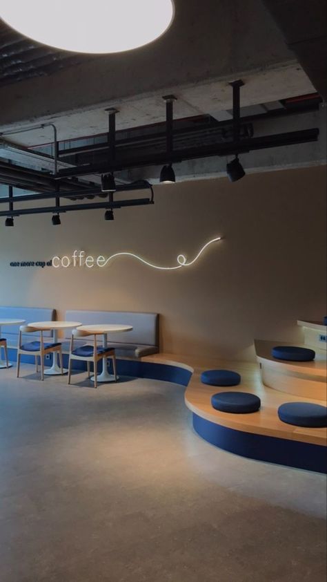 Cafe Exhibition Design, Caffee Restaurant Design Plan, Original Coffee Shop, Coworking Coffee Shop, Black And White Restaurant Interior, Modern Healthcare Design, Neon Cafe Interior Design, Office Cafeteria Design Ideas, Minimalist Restaurant Design