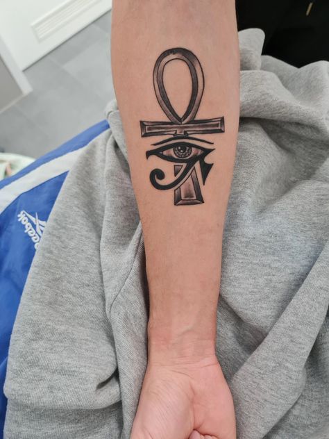 Ankh Shoulder Tattoo, Unk Tattoo Black Women, Anhk Tattoos Men, Ankh Tattoo Design For Men, Egyptian Cross Tattoo, Scarab Tattoos, Pablo Stanley, Eye Of Ra Tattoo, Eye Of Horus Tattoo