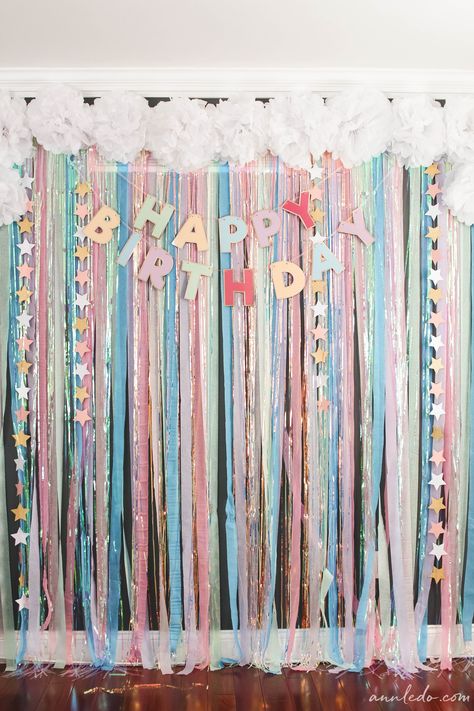 Unicorn Themed Birthday Party Backdrop, Rainbow Birthday Party Decorations Diy, Tissue Backdrop, Birthday Backdrop Ideas Diy, Tissue Paper Backdrop, Diy Streamer Backdrop, Rainbow Unicorn Birthday Party Decorations, Diy Party Backdrop, Unicorn Party Theme