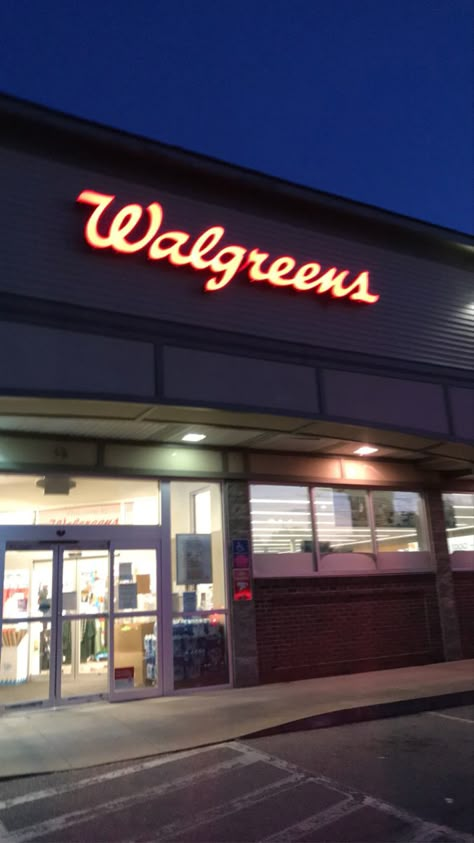 Walgreens Aesthetic, Nice Places To Travel, Goth Stores, Fairy Godparents, Scenery Aesthetic, Stranger Things 1, Aesthetic Stores, Mirror Selfie Poses, Best Friends Shoot