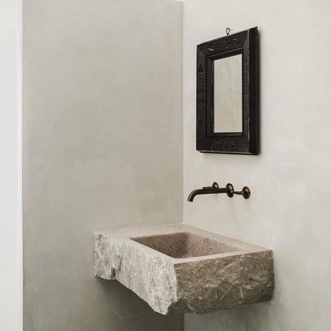 d e z i n e on Instagram: “bespoke stone sink corner by hollie bowden . . . . . . . . . . . . . #holliebowden @holliebowden #interior #interiordesign #interiors…” Rustic Bed Linen, Mediterranean Bathroom, Timber Roof, Trough Sink, Est Living, Subtle Luxury, Timber Beams, Concrete Forms, Simple Bathroom